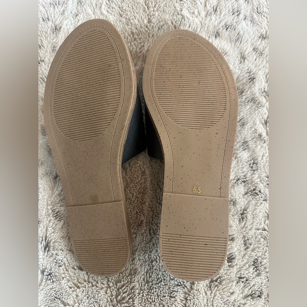 Steve Madden Black and Tan Slide Mules - Picture 3 of 3